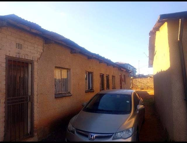 2 BEDROOM HOUSE FOR SALE IN NALEDI